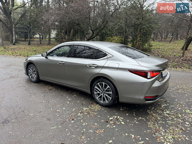 Седан Lexus ES 2022 в Києві