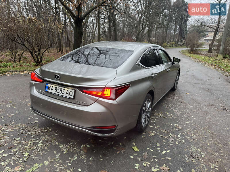 Седан Lexus ES 2022 в Києві