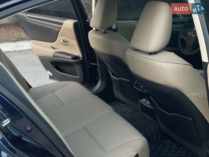 Седан Lexus ES 2021 в Днепре