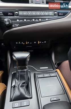 Седан Lexus ES 2018 в Ровно