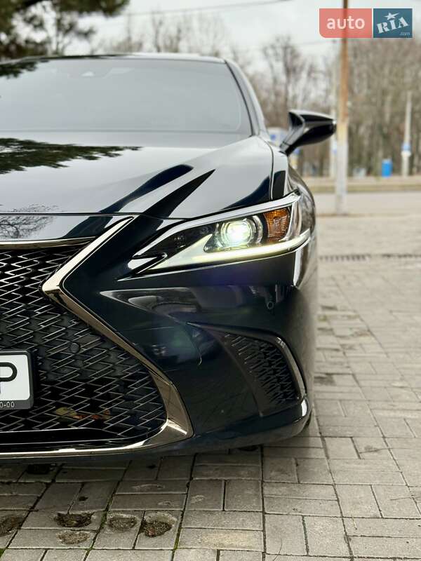 Седан Lexus ES 2023 в Днепре