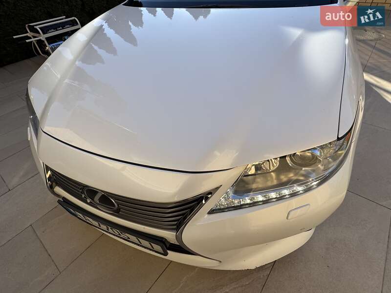 Седан Lexus ES 2015 в Киеве