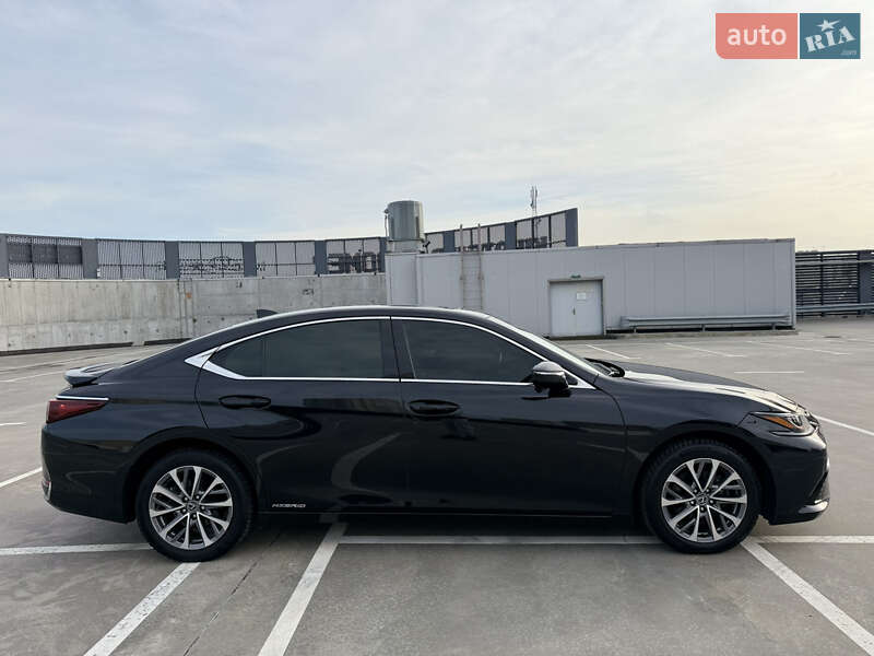 Седан Lexus ES 2022 в Киеве