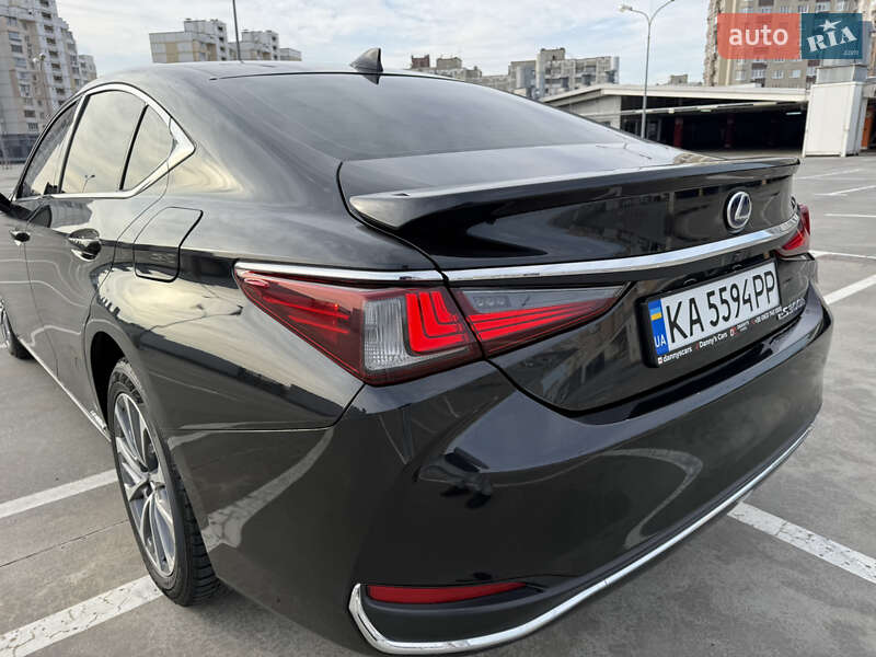 Седан Lexus ES 2022 в Киеве