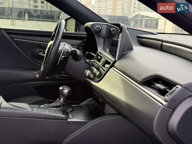Седан Lexus ES 2022 в Киеве