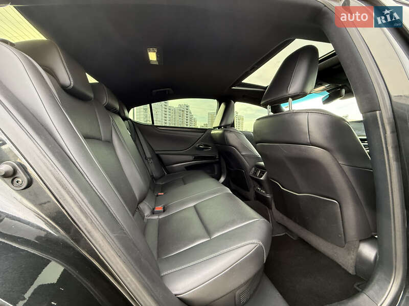 Седан Lexus ES 2022 в Киеве
