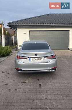 Седан Lexus ES 2019 в Киеве