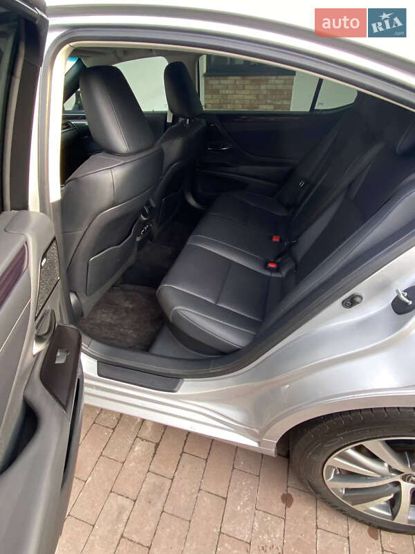 Седан Lexus ES 2019 в Києві