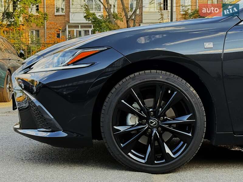 Седан Lexus ES 2023 в Києві