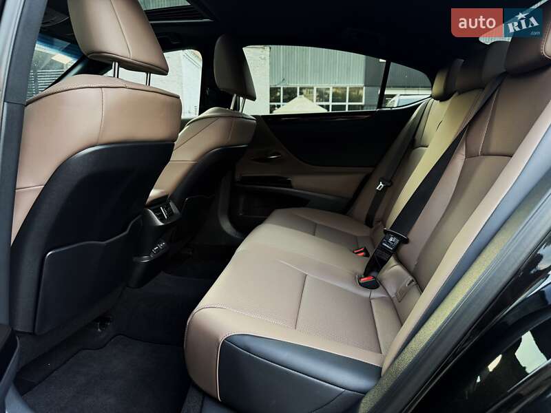 Седан Lexus ES 2023 в Києві