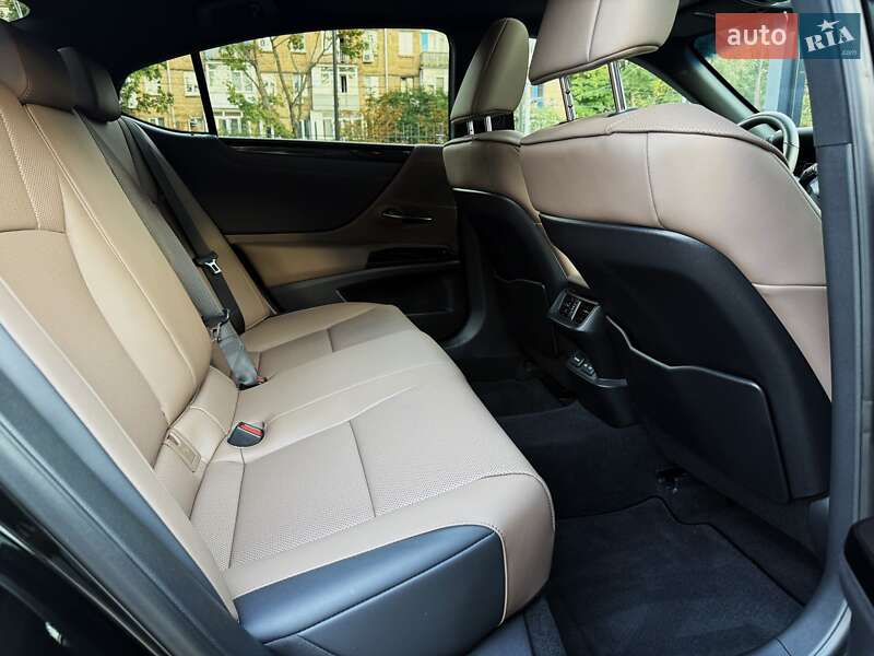 Седан Lexus ES 2023 в Києві