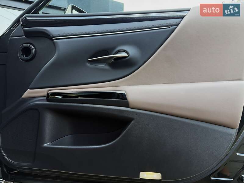 Седан Lexus ES 2023 в Києві