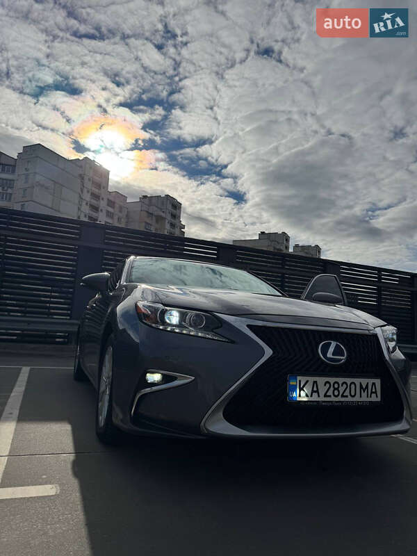 Седан Lexus ES 2014 в Киеве