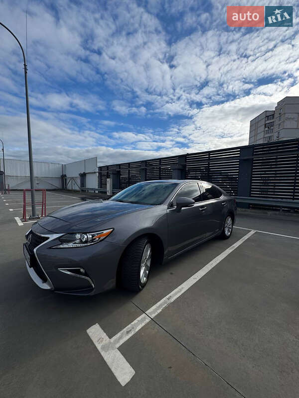 Седан Lexus ES 2014 в Киеве