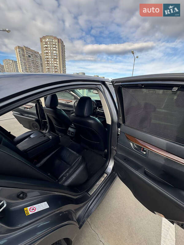 Седан Lexus ES 2014 в Киеве