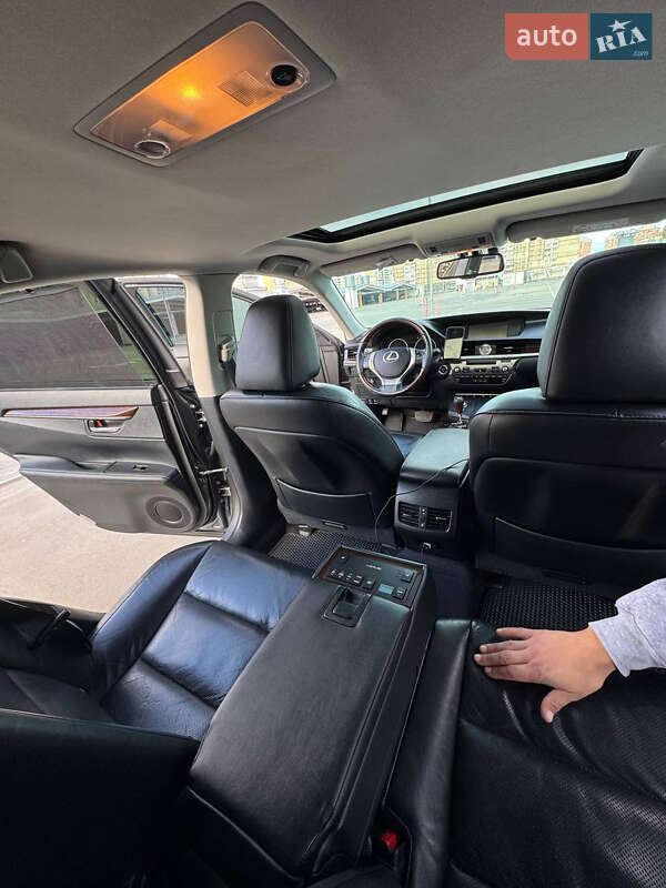 Седан Lexus ES 2014 в Киеве
