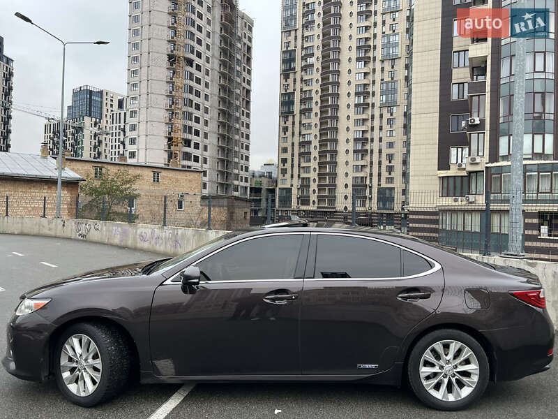 Седан Lexus ES 2013 в Києві