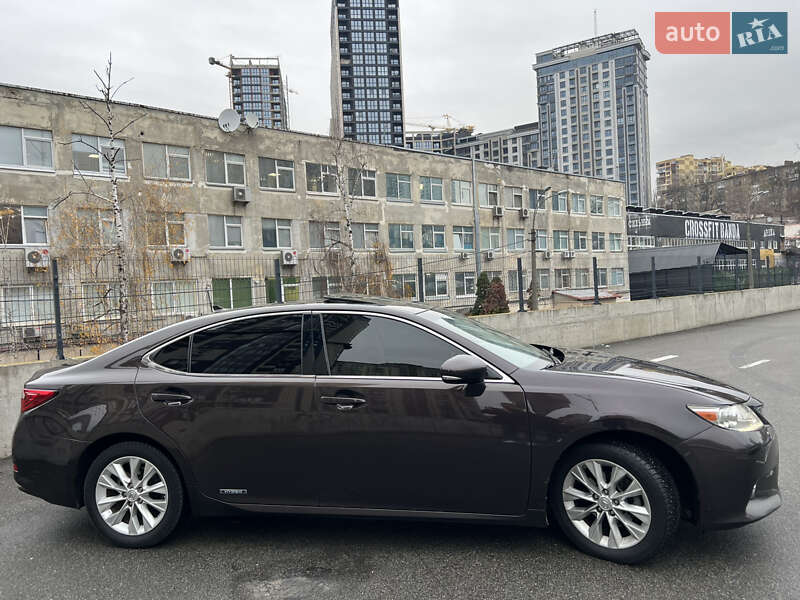Седан Lexus ES 2013 в Києві