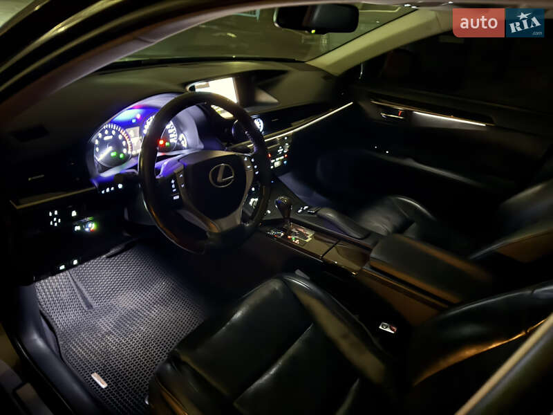 Седан Lexus ES 2014 в Киеве