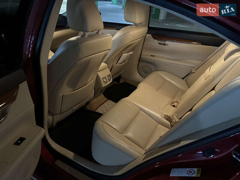 Седан Lexus ES 2014 в Киеве