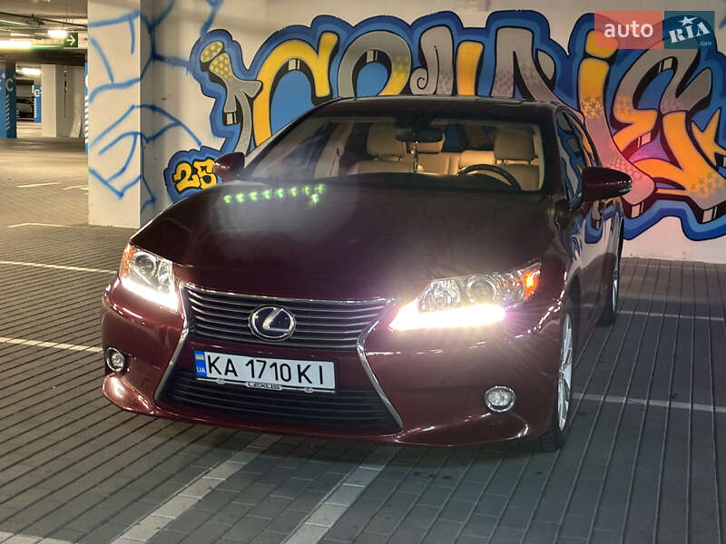 Седан Lexus ES 2014 в Киеве