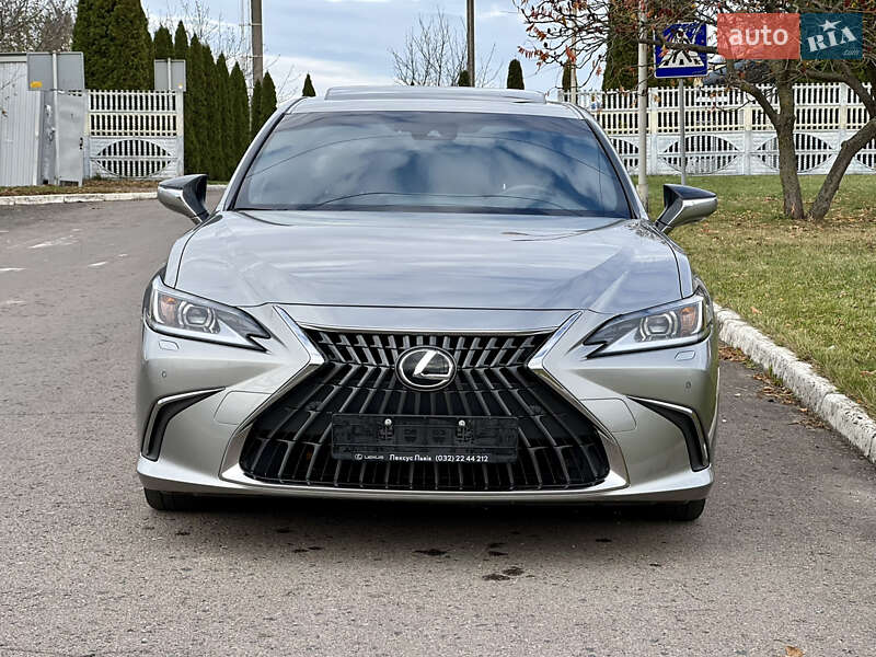 Седан Lexus ES 2024 в Ровно
