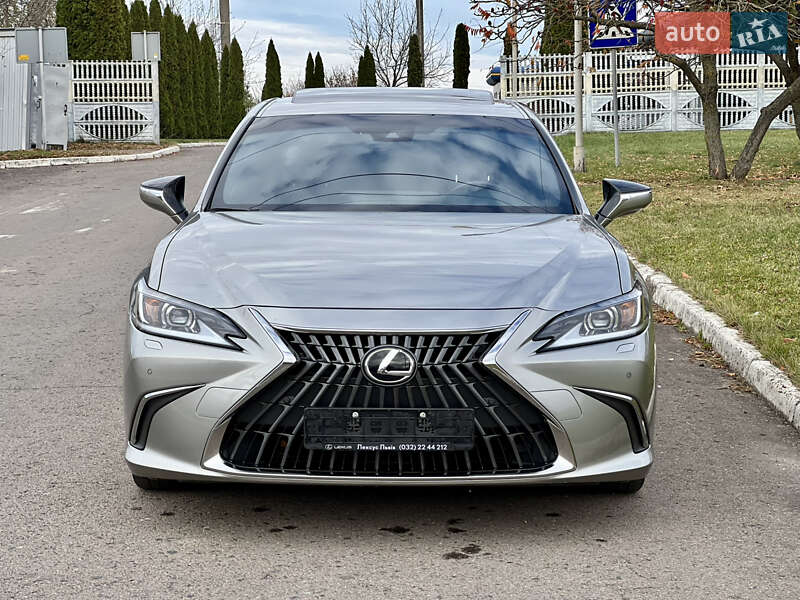 Седан Lexus ES 2024 в Ровно