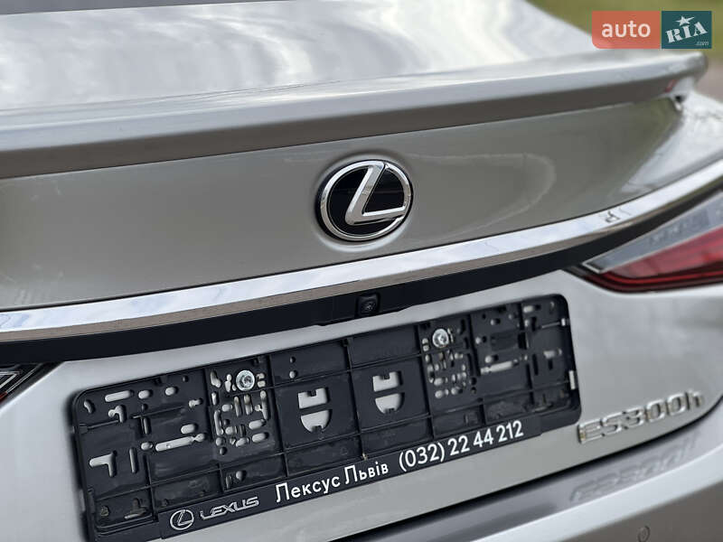 Седан Lexus ES 2024 в Ровно