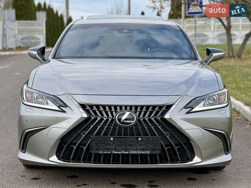 Седан Lexus ES 2024 в Ровно