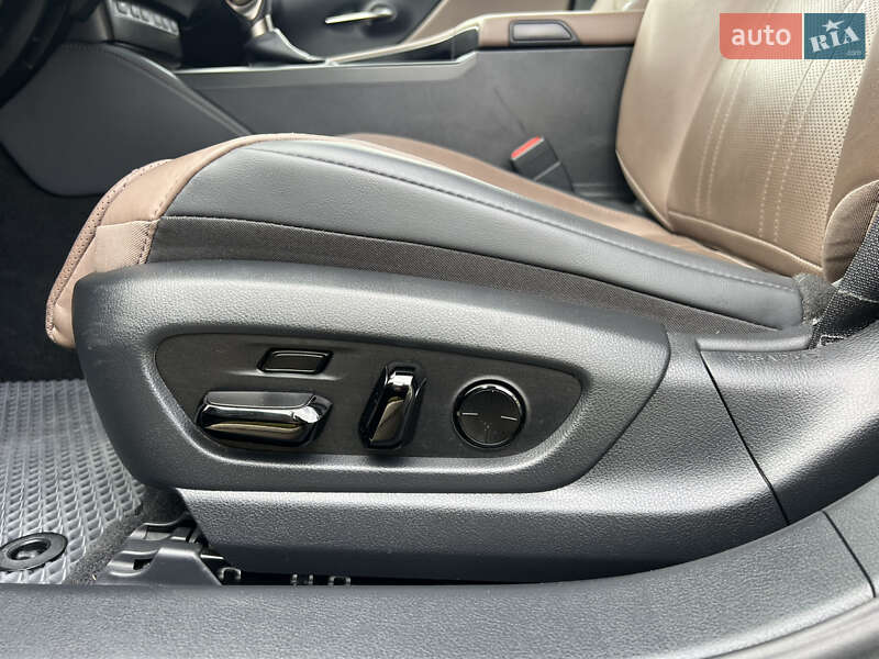 Седан Lexus ES 2024 в Ровно