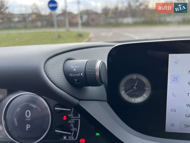 Седан Lexus ES 2024 в Ровно