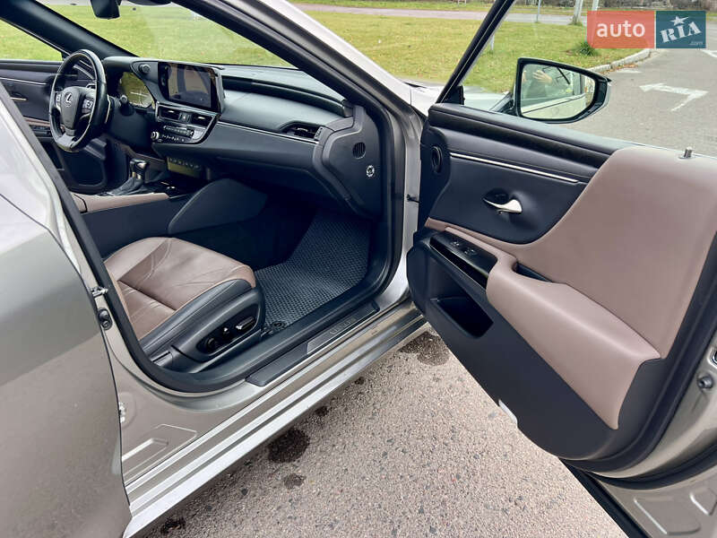 Седан Lexus ES 2024 в Ровно