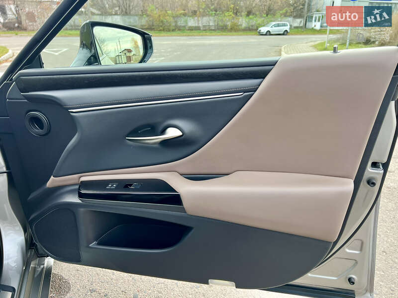 Седан Lexus ES 2024 в Ровно