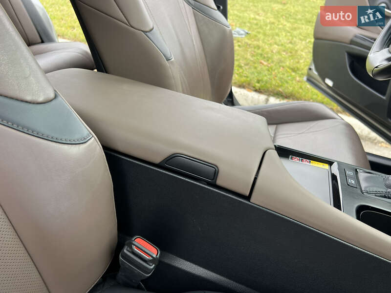 Седан Lexus ES 2024 в Ровно