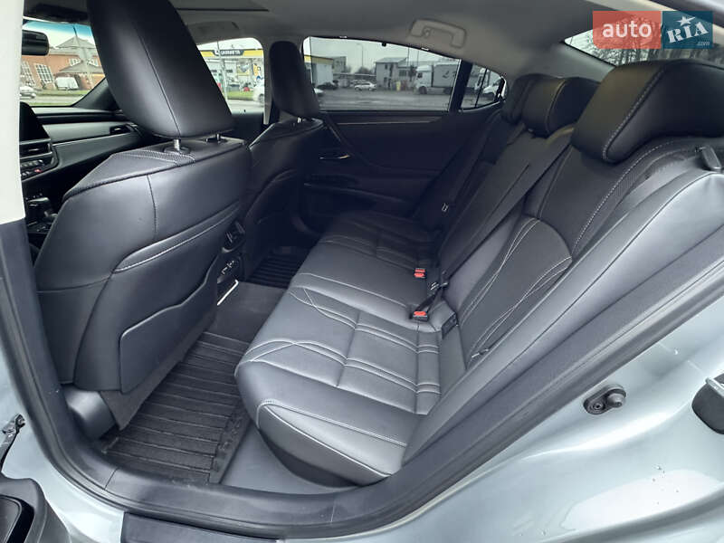 Седан Lexus ES 2023 в Белой Церкви