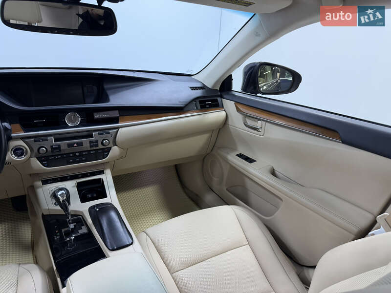 Седан Lexus ES 2015 в Одессе