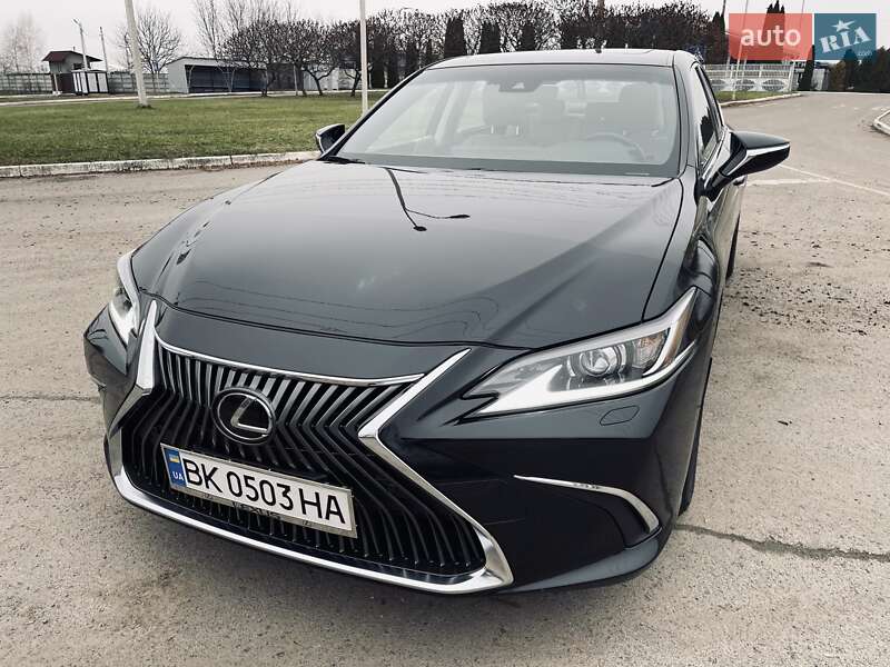 Седан Lexus ES 2019 в Ровно