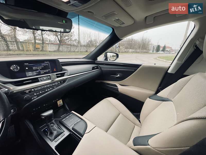 Седан Lexus ES 2019 в Ровно