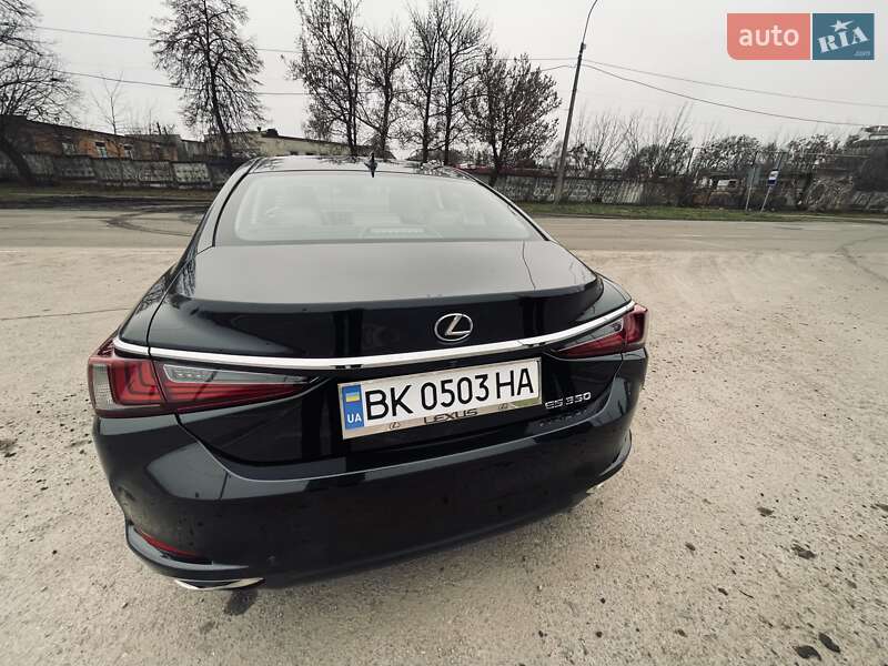 Седан Lexus ES 2019 в Ровно