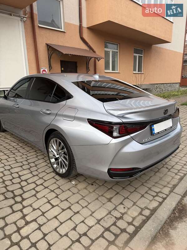 Седан Lexus ES 2023 в Коломые