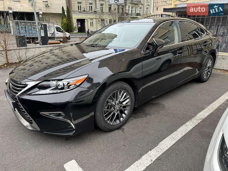 Седан Lexus ES 2018 в Киеве