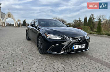 Седан Lexus ES 2018 в Львові