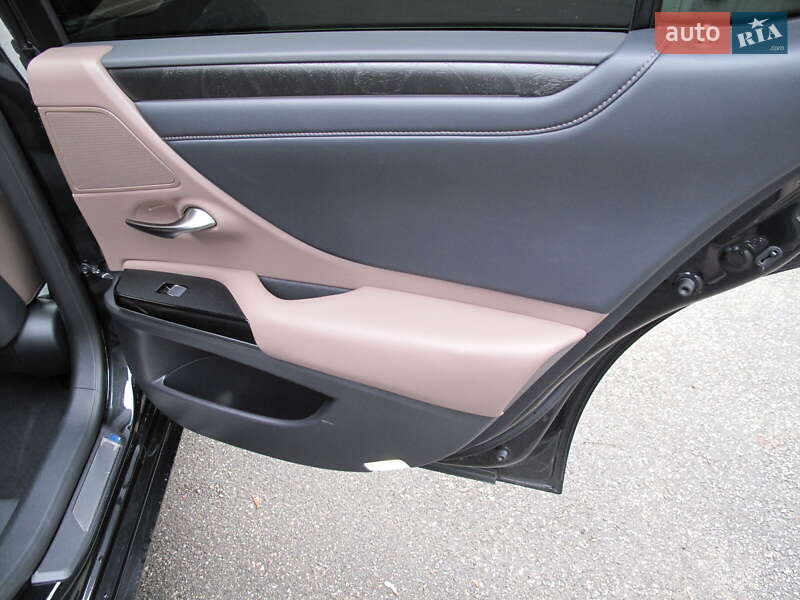 Седан Lexus ES 2024 в Киеве