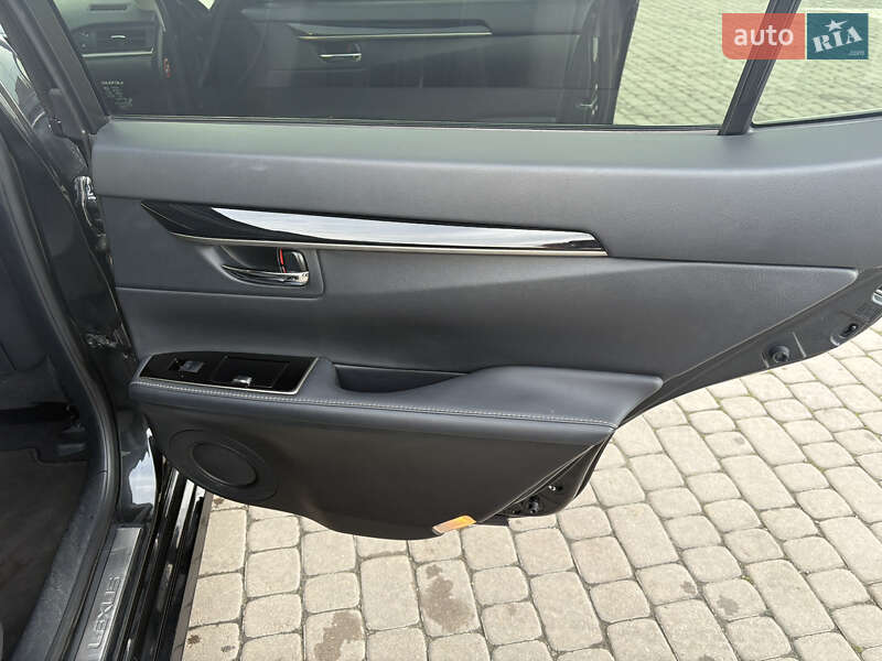 Седан Lexus ES 2017 в Городке