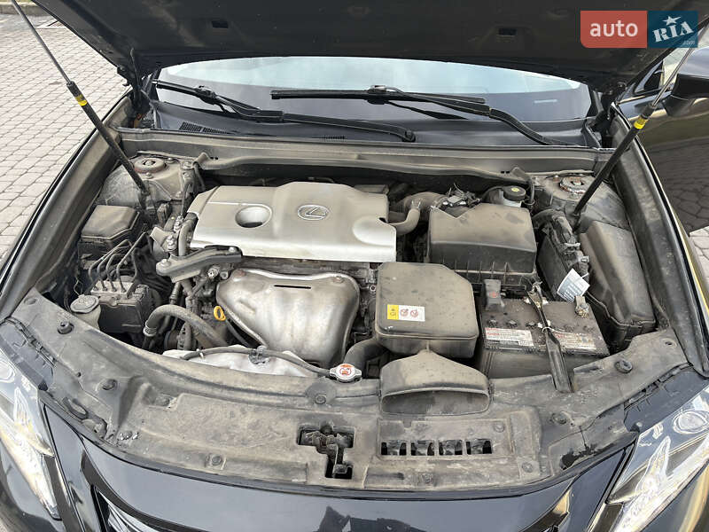 Седан Lexus ES 2017 в Городке