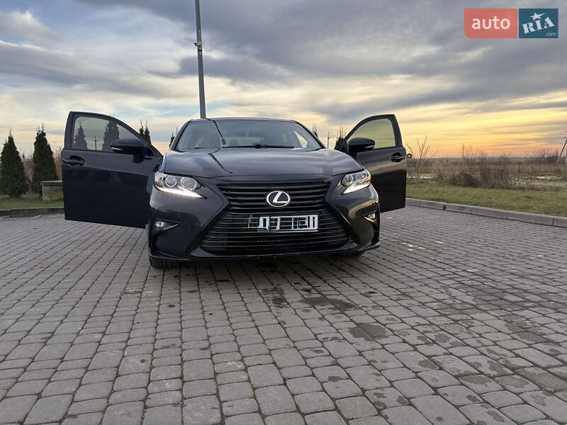 Седан Lexus ES 2017 в Городке
