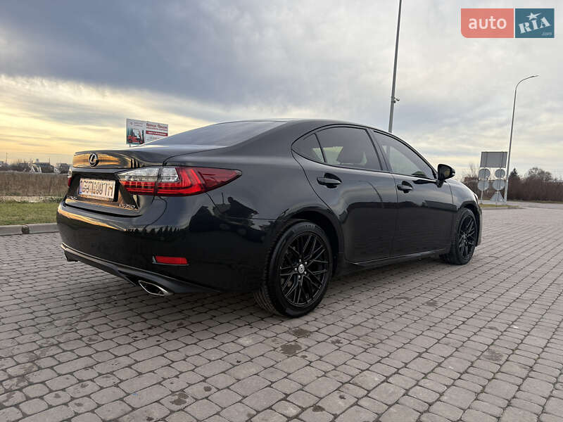 Седан Lexus ES 2017 в Городке