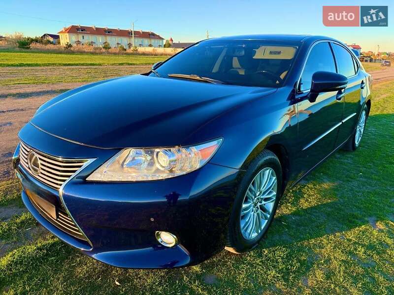 Седан Lexus ES 2015 в Одесі