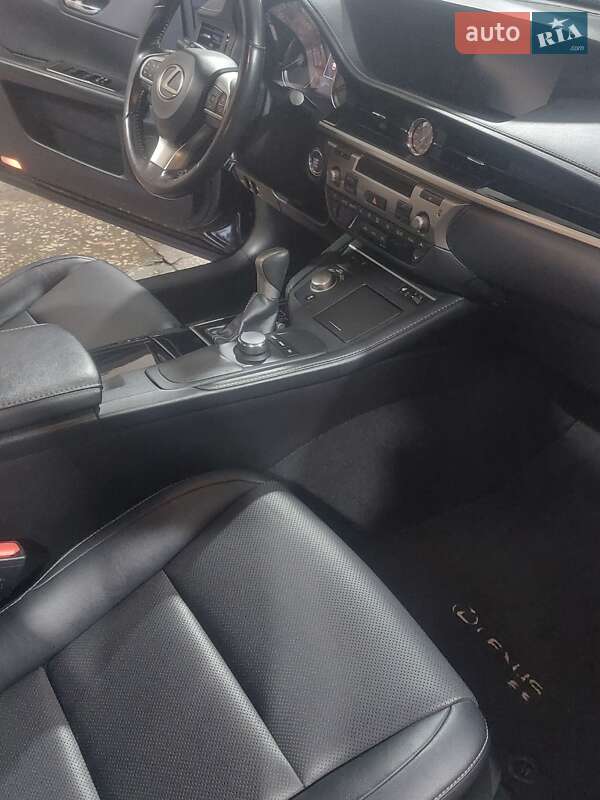 Седан Lexus ES 2016 в Харкові