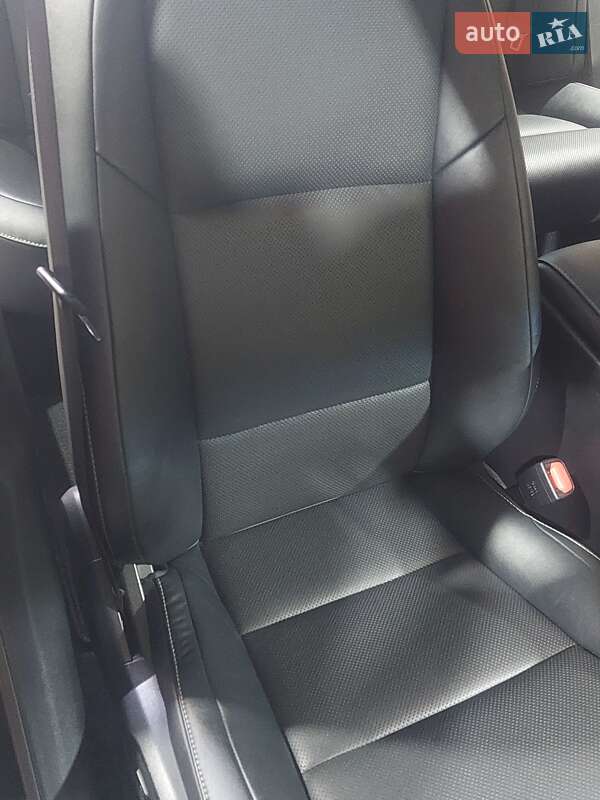 Седан Lexus ES 2016 в Харкові